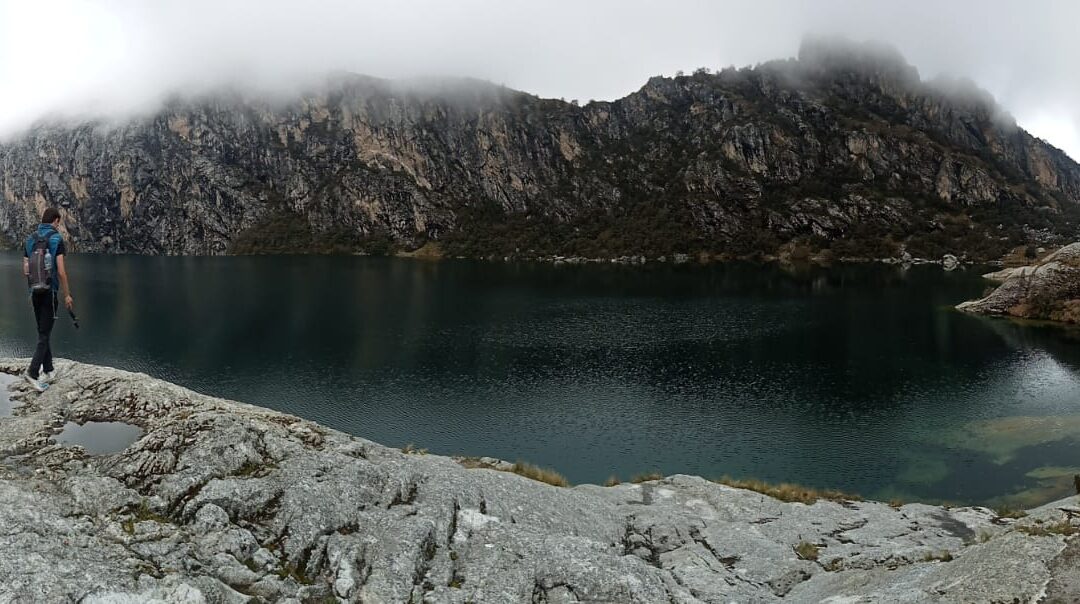 La laguna di Churup, città di Huaras in Perù